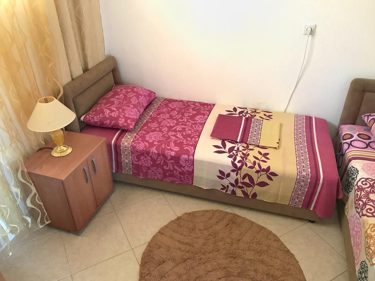 Apartment Jana Улцинь Екстер'єр фото